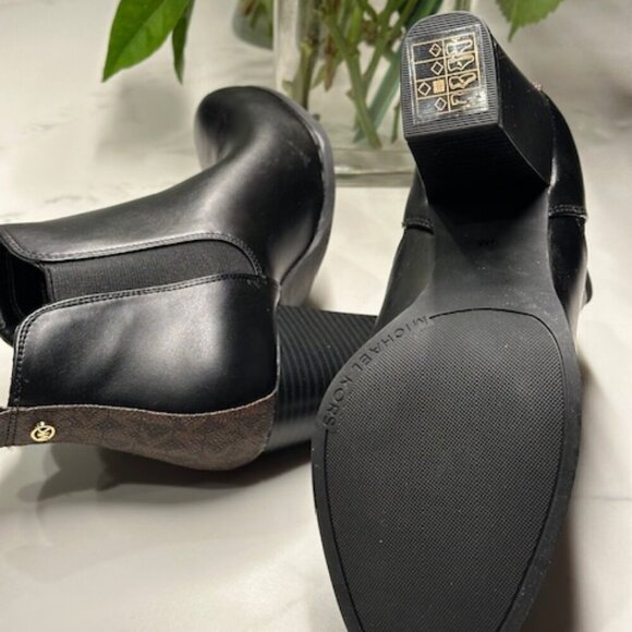 New Michael Kors Women's Black Evaline Heeled Ankle Bootie Size 9.0 NWOT - Picture 6 of 9
